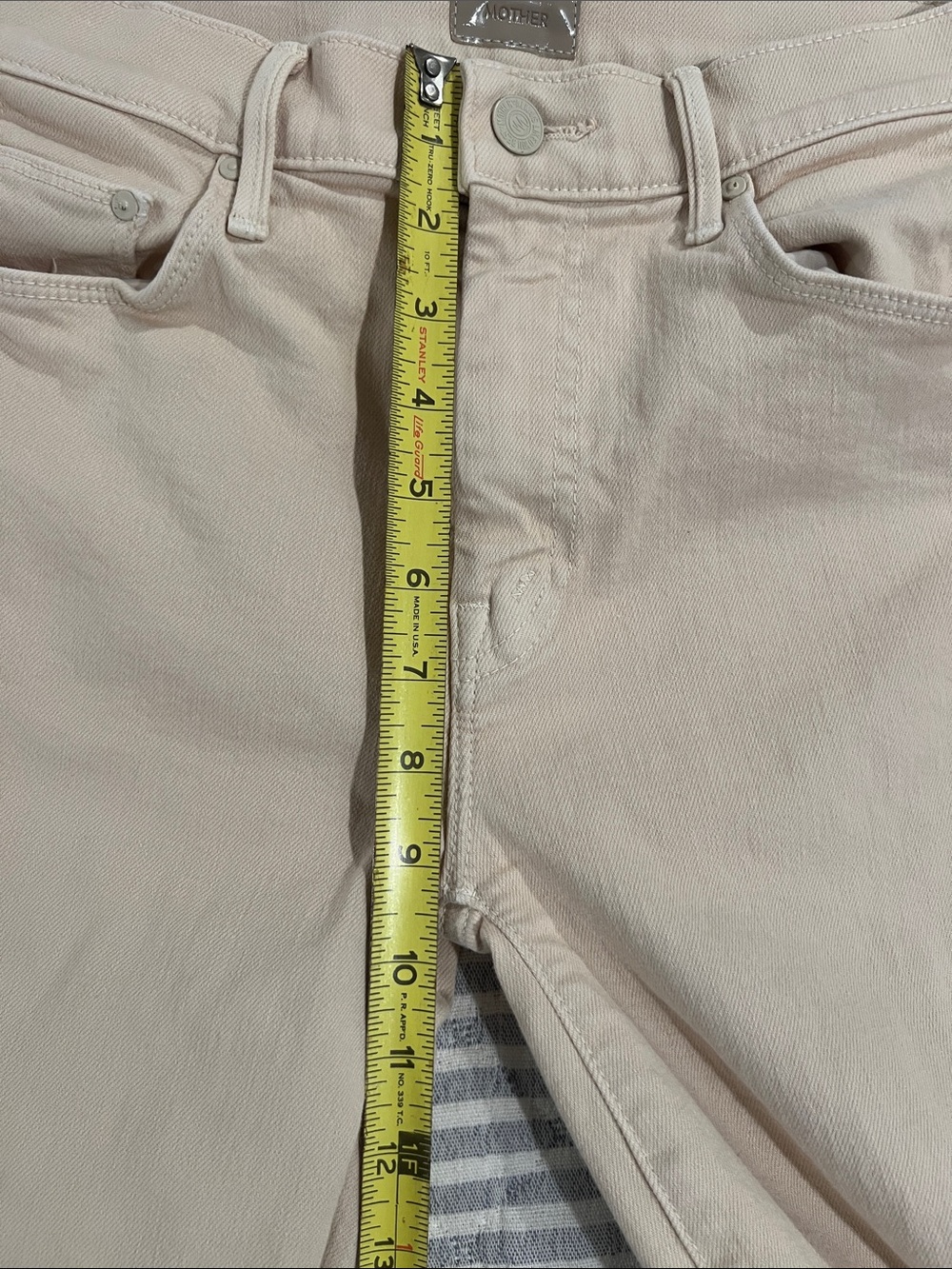 MOTHER The Weekender Mid Rise Flare Jeans Fog Beige Frayed Hem Size 27 - Picture 10 of 11